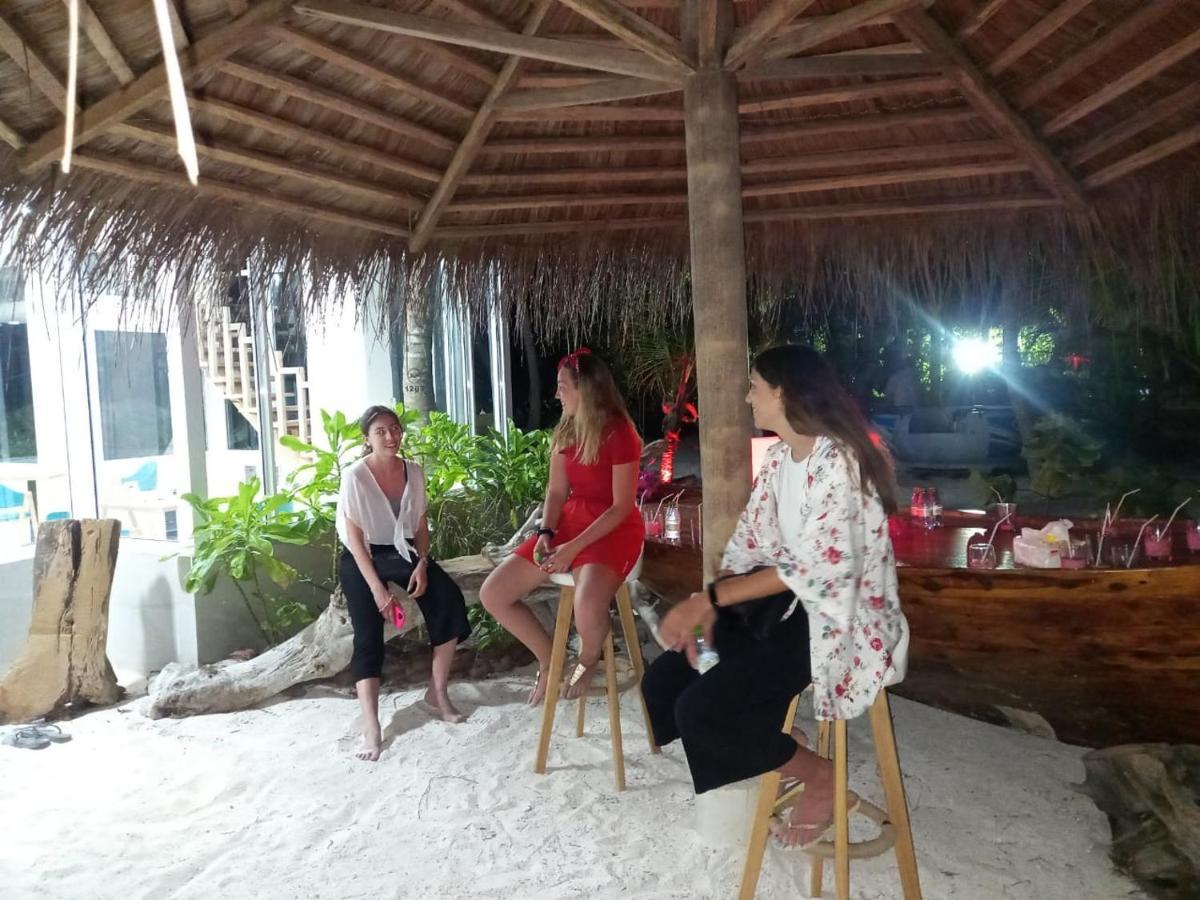 Island Life Maldives Retreat & Spa Magoodhoo 外观 照片