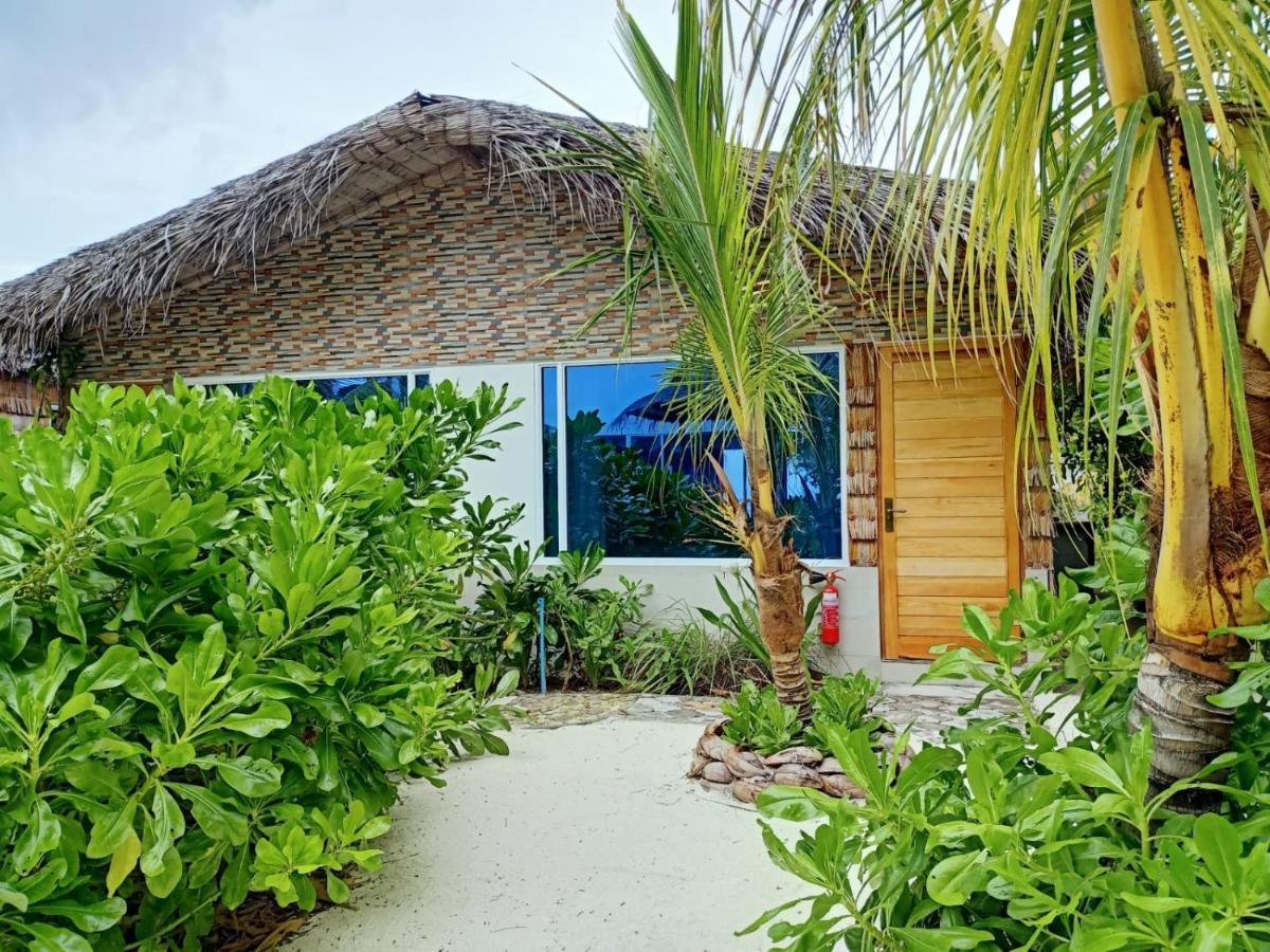 Island Life Maldives Retreat & Spa Magoodhoo 外观 照片